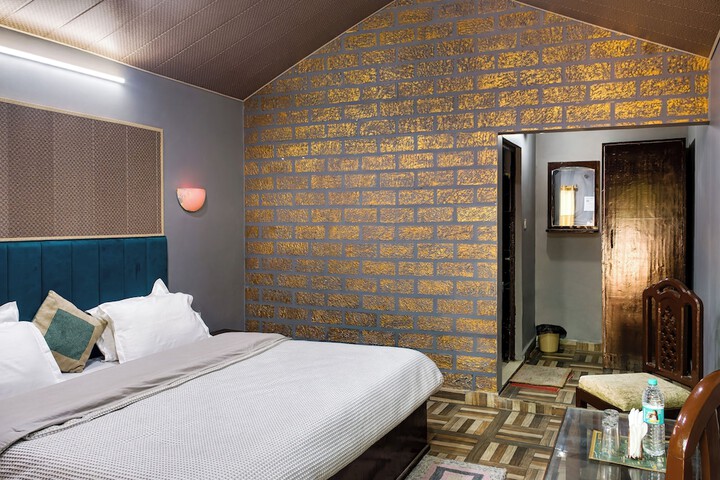 Room 4 of 37