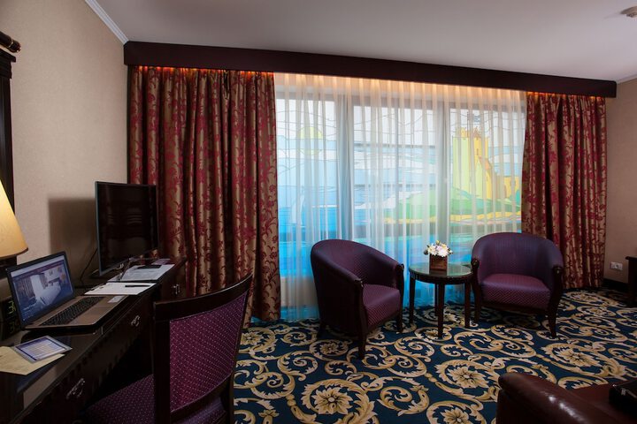Room 6 of 70