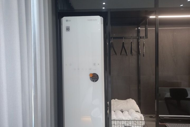 Room 10 of 33