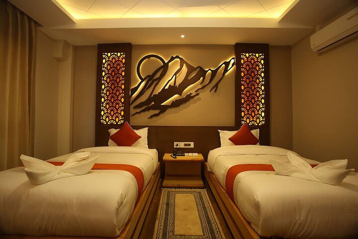 Room 11 of 27