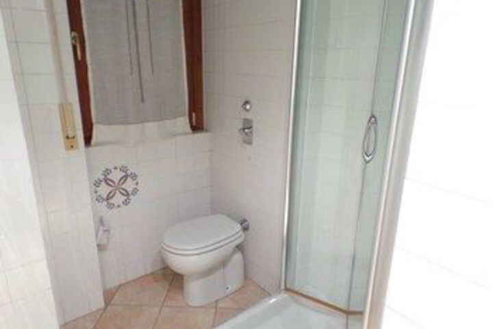 Room 2 of 15