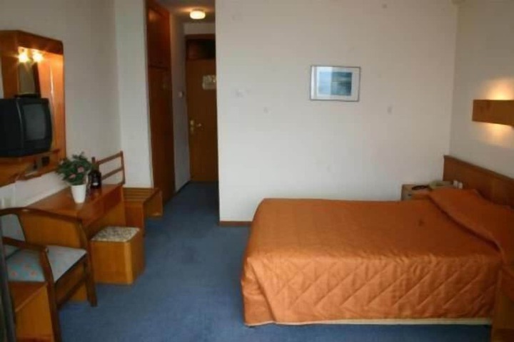 Room 14 of 41