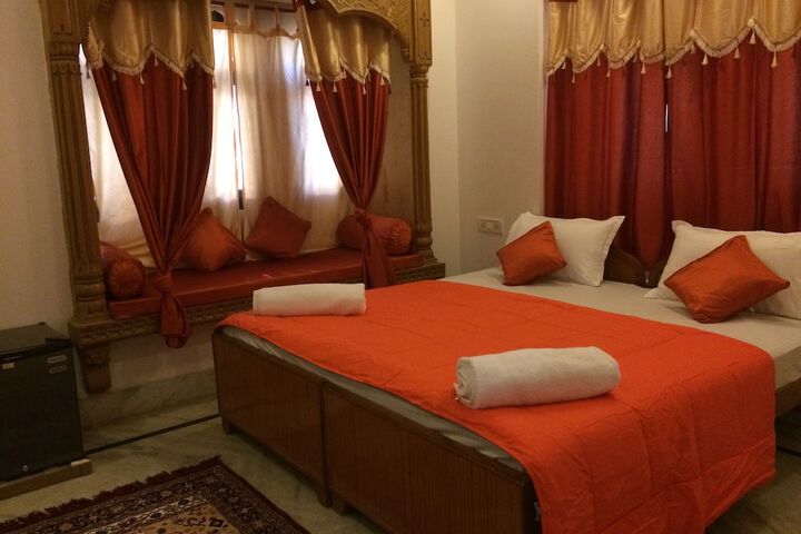 Room 4 of 5