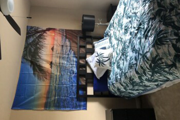 Room 25 of 38