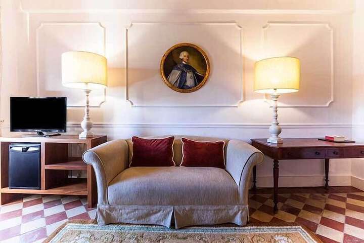 Room 2 of 35