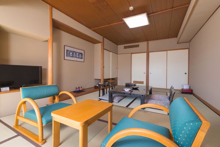 Room 12 of 34