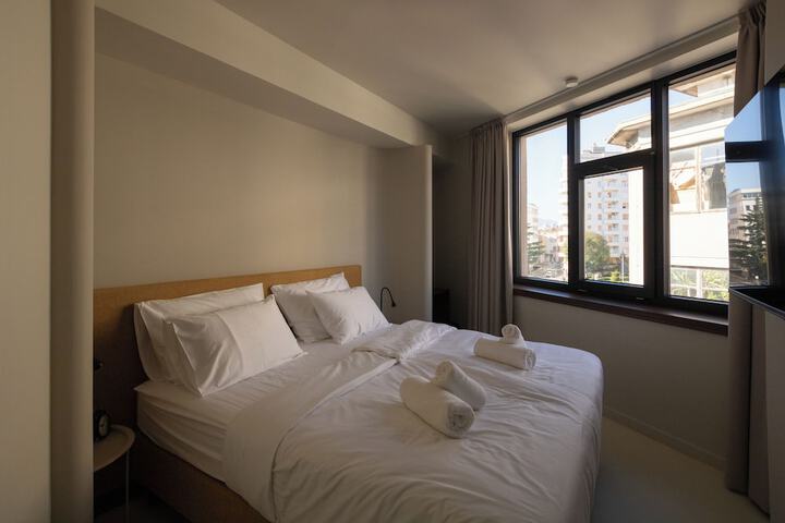 Room 52 of 133