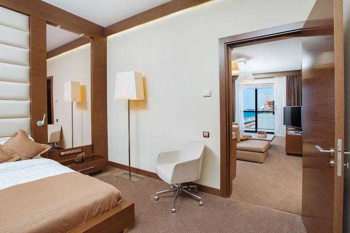 Room 9 of 44
