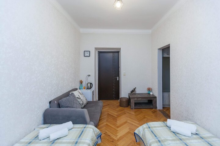Room 4 of 11