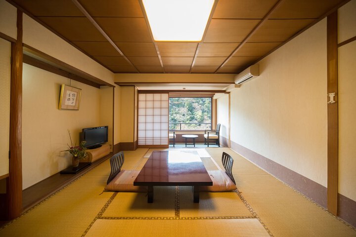 Room 6 of 36