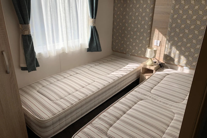 Room 6 of 16