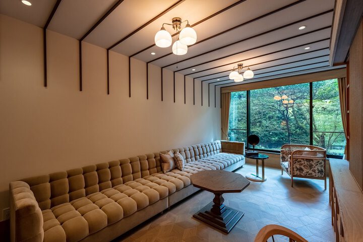 Room 6 of 25