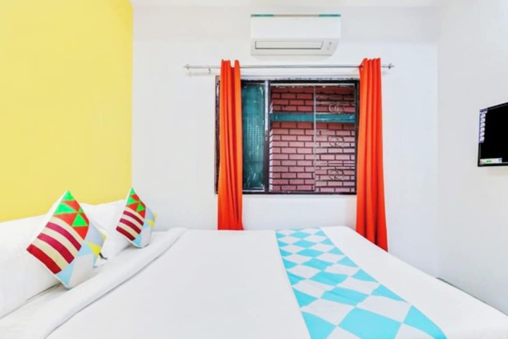 Room 5 of 12