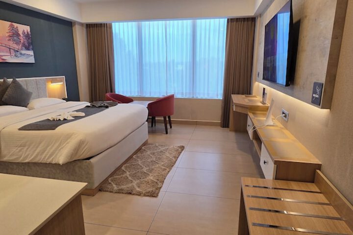 Room 33 of 87