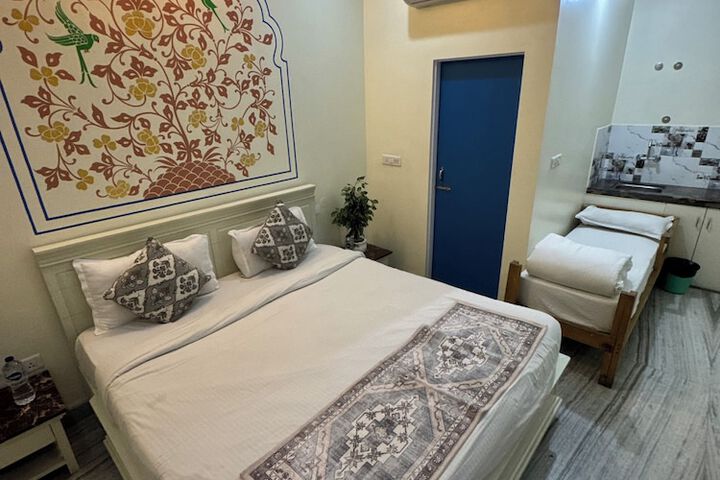 Room 28 of 62