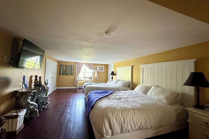 Room 43 of 91