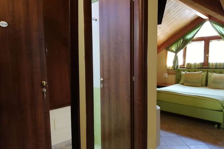 Room 25 of 66