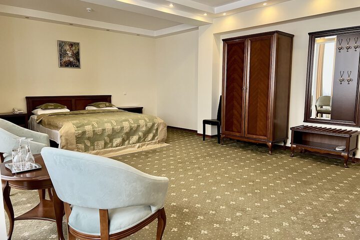Room 22 of 28