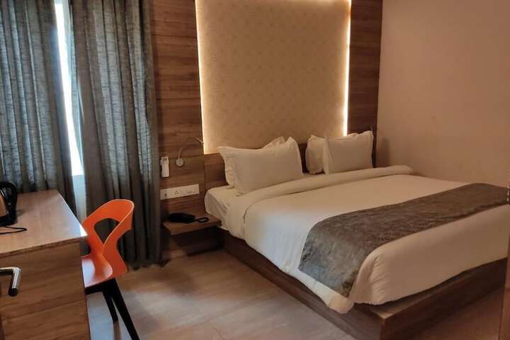 Room 4 of 24