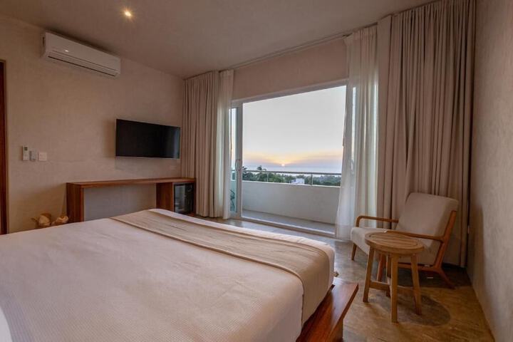 Room 12 of 70