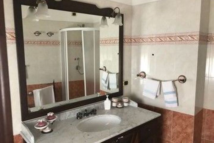 Room 6 of 20
