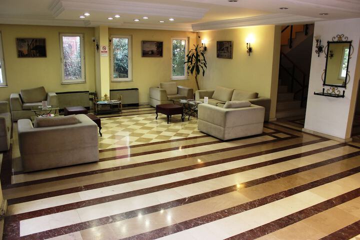 Entrance & Lobby