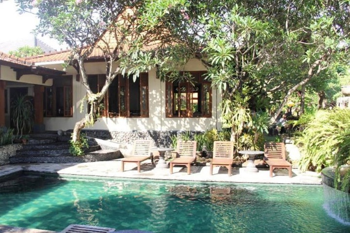 Hotel Pool