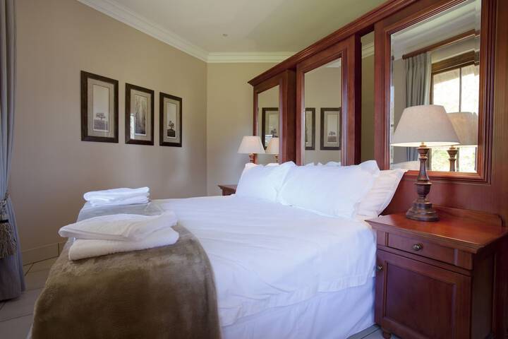 Room 53 of 299