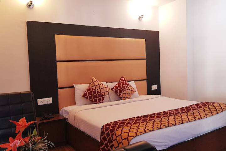 Room 6 of 30