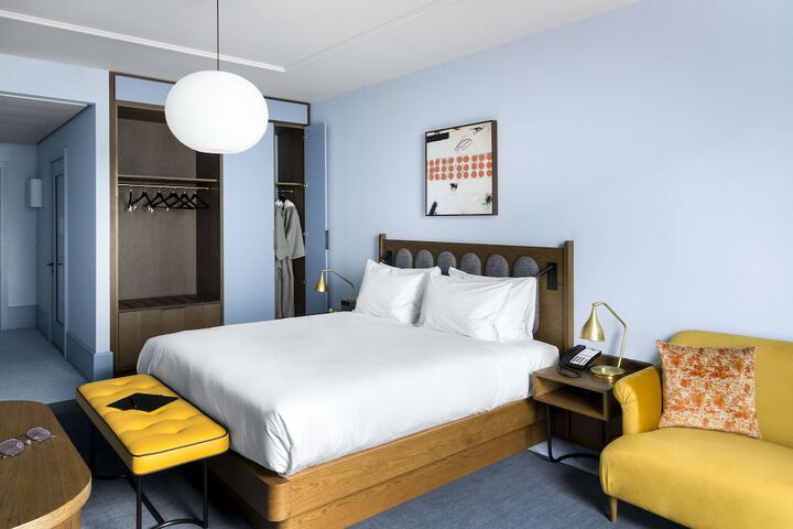 Room 18 of 90