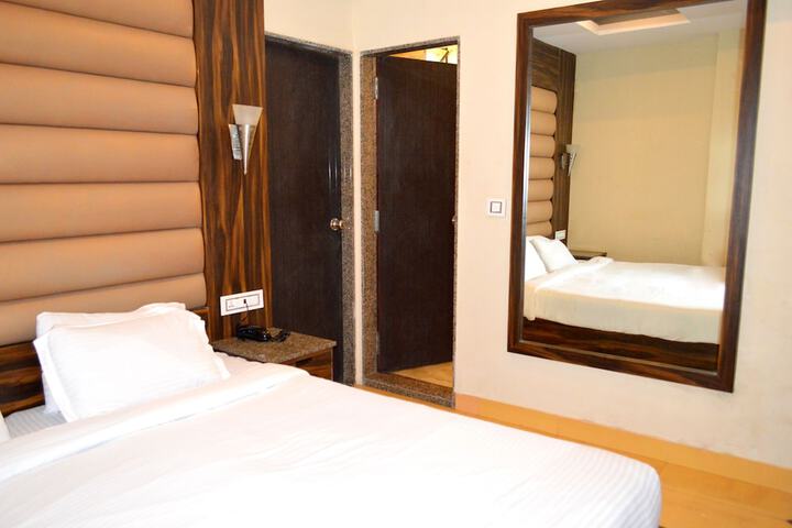 Room 2 of 11