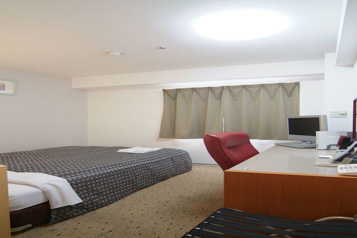 Room 17 of 40