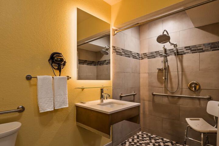 Accessible 1 Queen Mobility Accessible Bathtub Microwave and Refrigerator Full Breakfast (2 of 14)