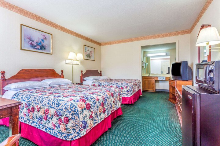 2 Double Beds (1 of 8)