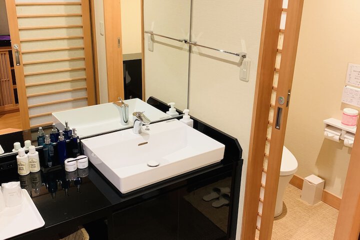 Room 16 of 54