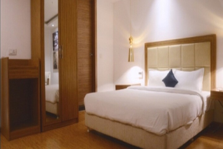 Room 8 of 72