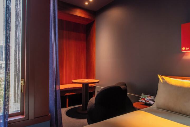 Room 21 of 68