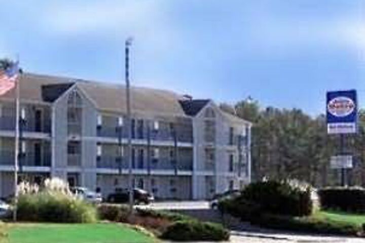 Exterior of Metro Extended Stay Hotel