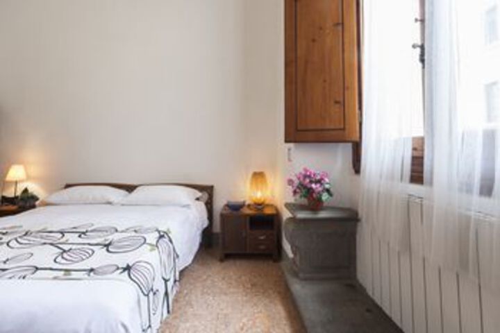 Room 5 of 16