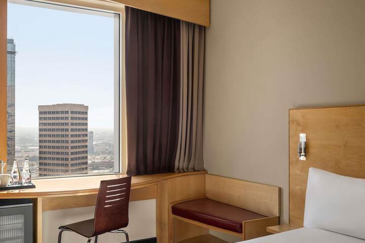 Room 13 of 65