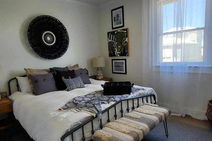 Room 4 of 7