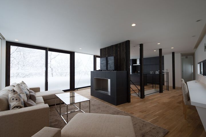 Room 7 of 9