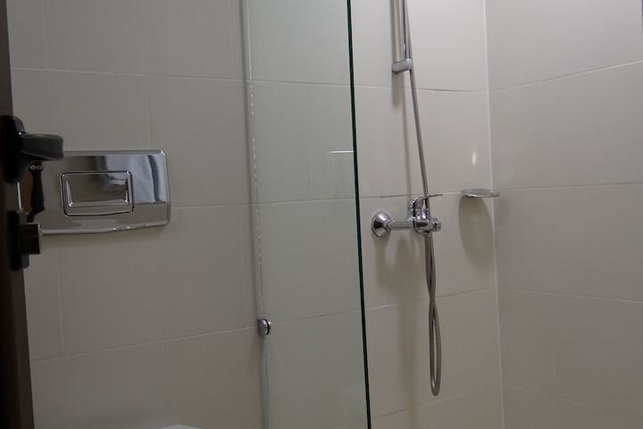 Room 30 of 46