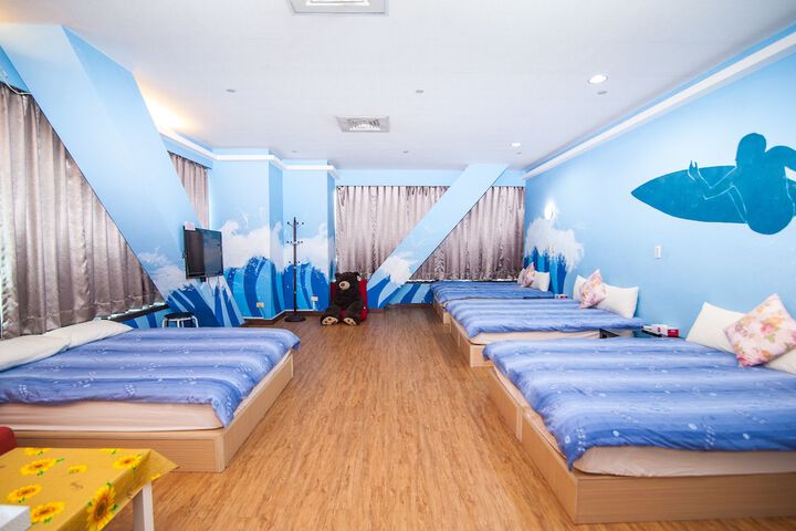Room 4 of 6