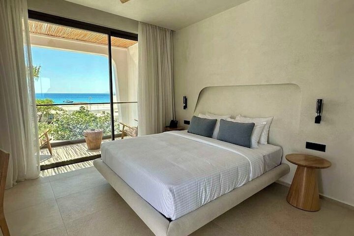 Room 4 of 121