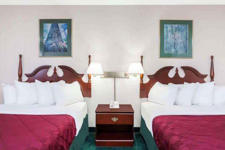 2 Queen Beds (3 of 9)