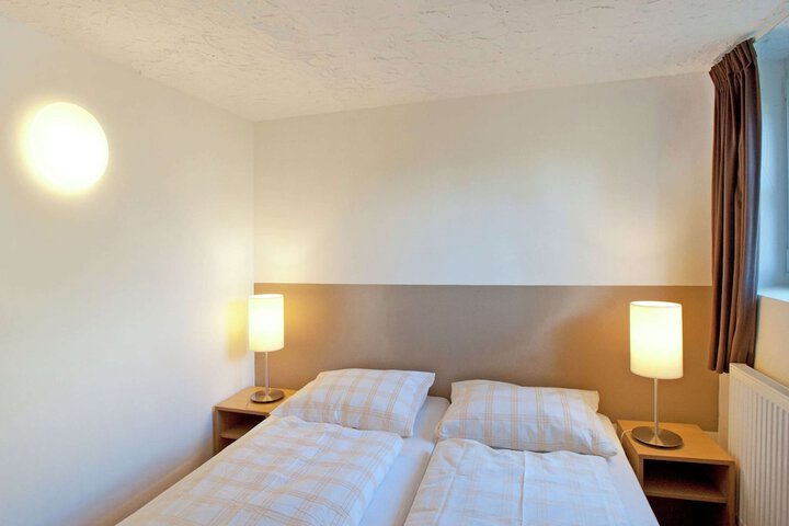Room 9 of 34