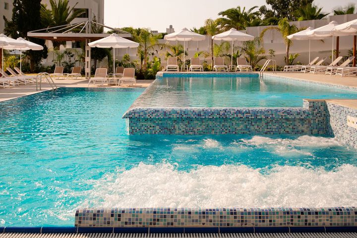 Hotel with Pool
