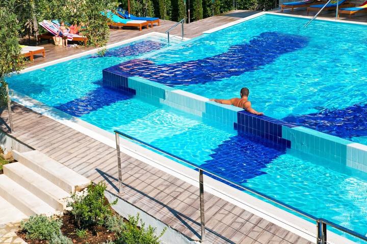 Pool 20 of 47