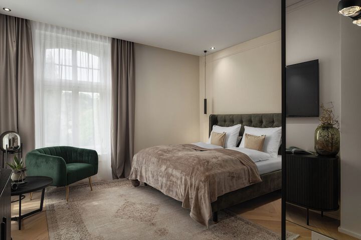 Room 4 of 36